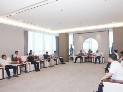 郴州市苏仙区委书记吴文明带队来公司开展洽谈交流并签订合作协议